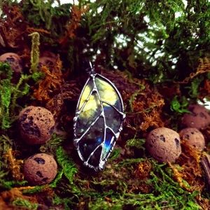 Rainbow labradorite cystal necklace handmade leaf fantasy fairy jewelry